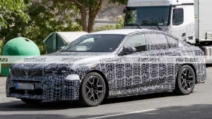Новий BMW 5 Series PHEV засвітився на дорогах перед прем’єрою: гібрид стане потужнішим і економнішим