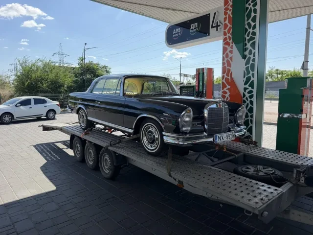 Рідкісний Mercedes-Benz W111 засвітився у Дніпрі: йому 60 років (фото)
