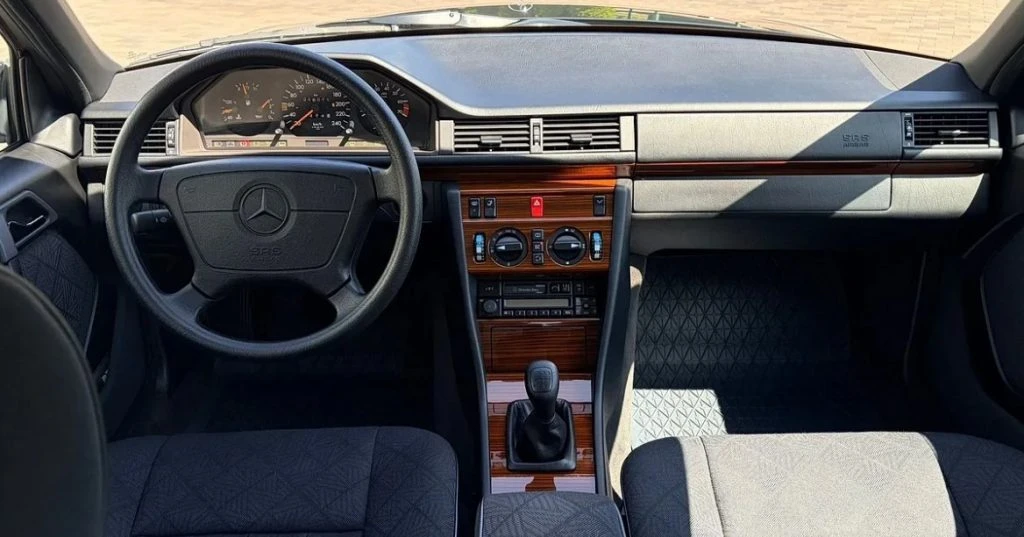 Mercedes-Benz E-Class W124