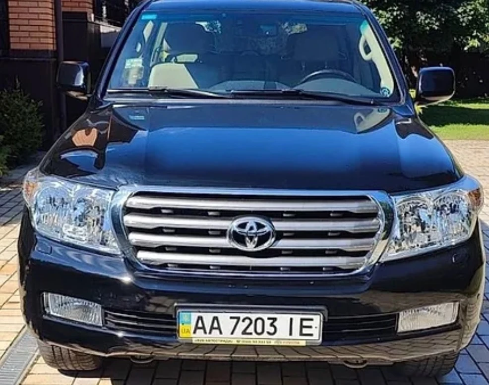 Toyota Land Cruiser 200 з найменшим пробігом в Україні: скільки коштує 18-річний позашляховик (фото)