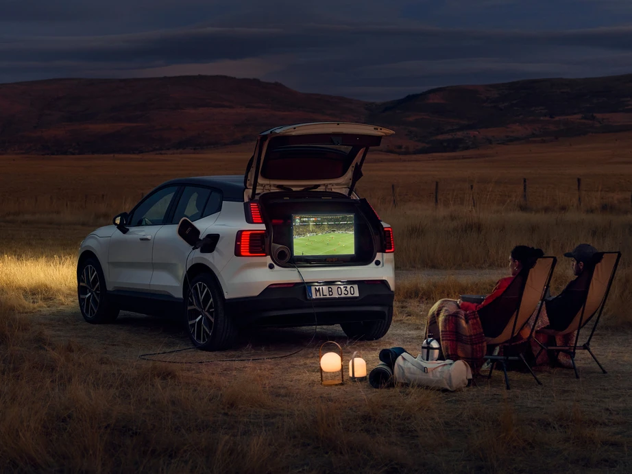 Volvo EX30 перетворили на мобільний повербанк: електрокар зможе живити техніку потужністю до 3 кВт