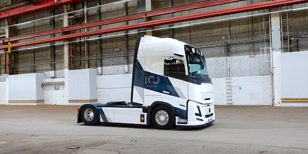 Volvo святкує століття спеціальною версією електричного тягача