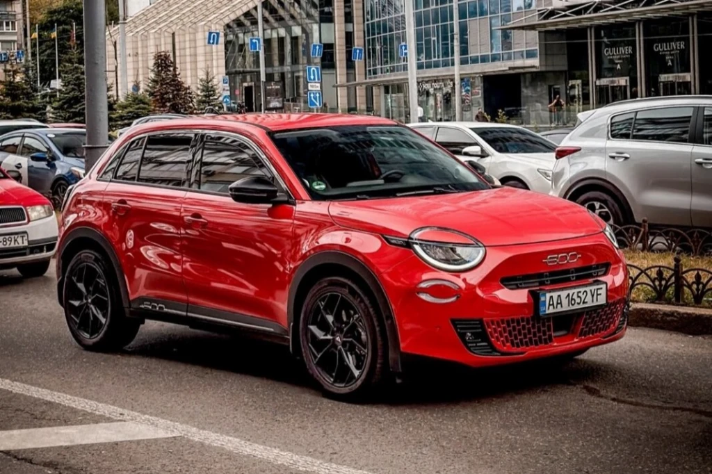 В Україні помітили новий електричний кросовер FIAT із запасом ходу понад 400 км