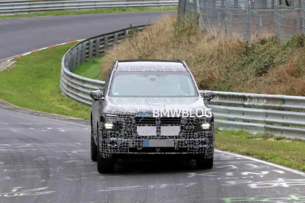 BMW готує електричний iX7: флагманський позашляховик помітили на Нюрбургринзі