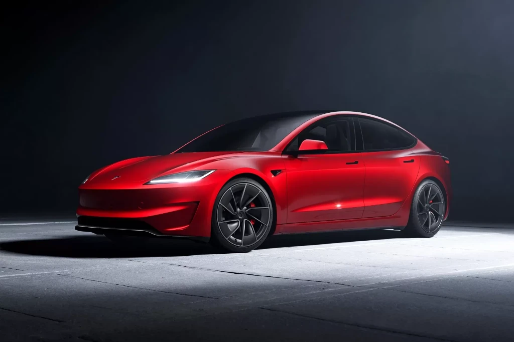 Tesla оновила Model 3: версія Performance стала потужнішою та далекобійнішою