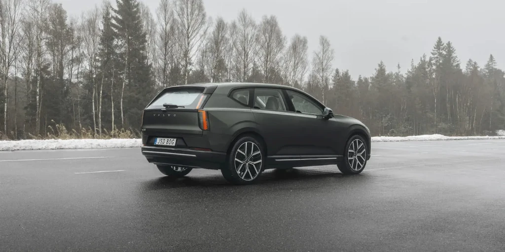 Volvo відкладає поставки електрокросовера EX60 до США через виробничі труднощі